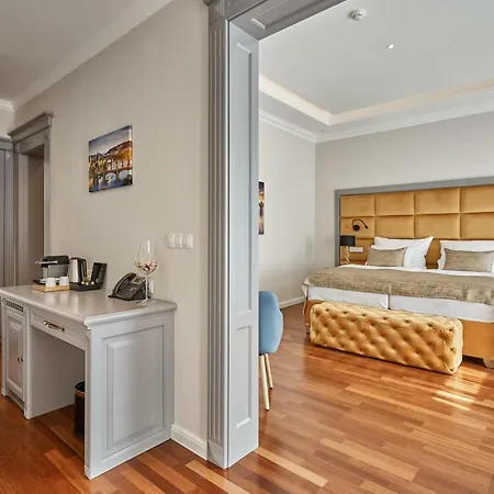 Hotel Golden Key Boutique 4*